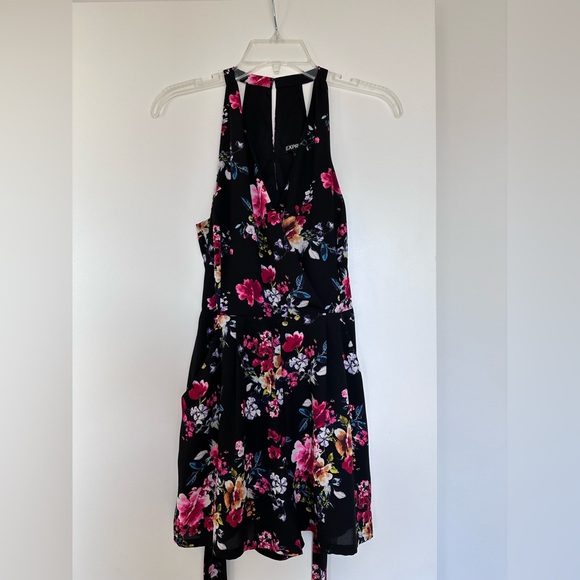 Floral Romper with Pockets - Picture 4 of 8